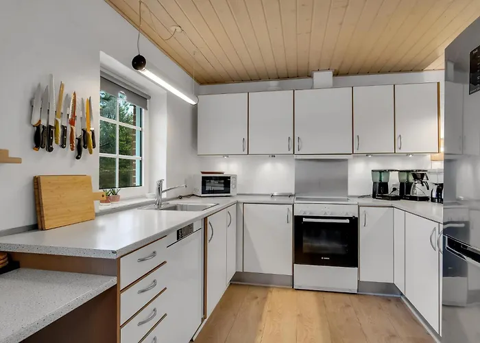 Дом отдыха Cozy In With Sauna Romo