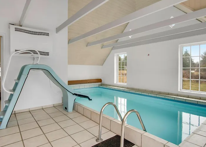 Дом отдыха Cozy In With Sauna Romo